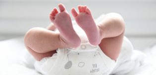 Etapes pour changer la couche de bébé - Babyboom