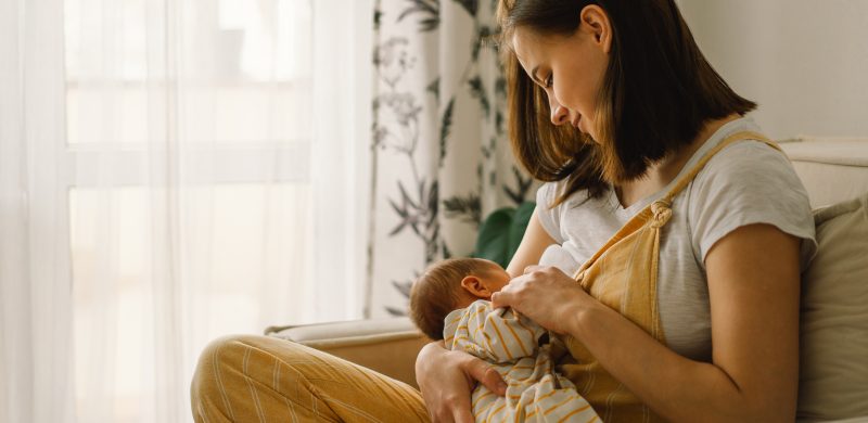 Quel matériel acheter pour allaiter bébé ?, Autour de bébé