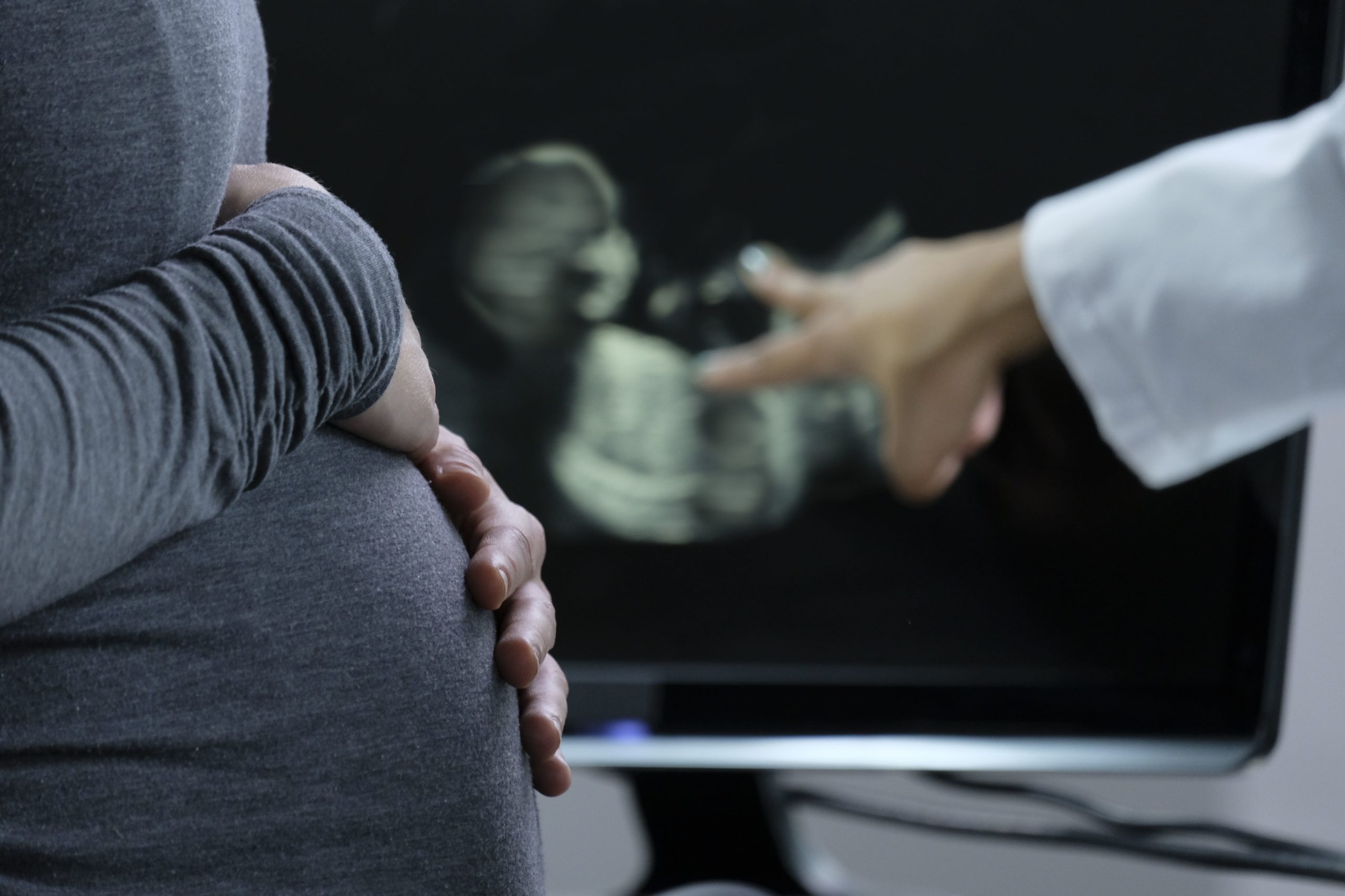 Suivi de grossesse: à quoi sert le monitoring foetal ?