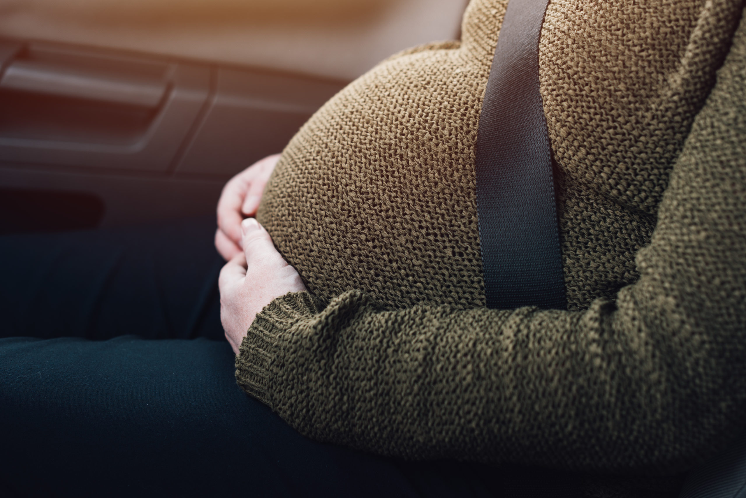 Voyager en voiture enceinte : les précautions à prendre