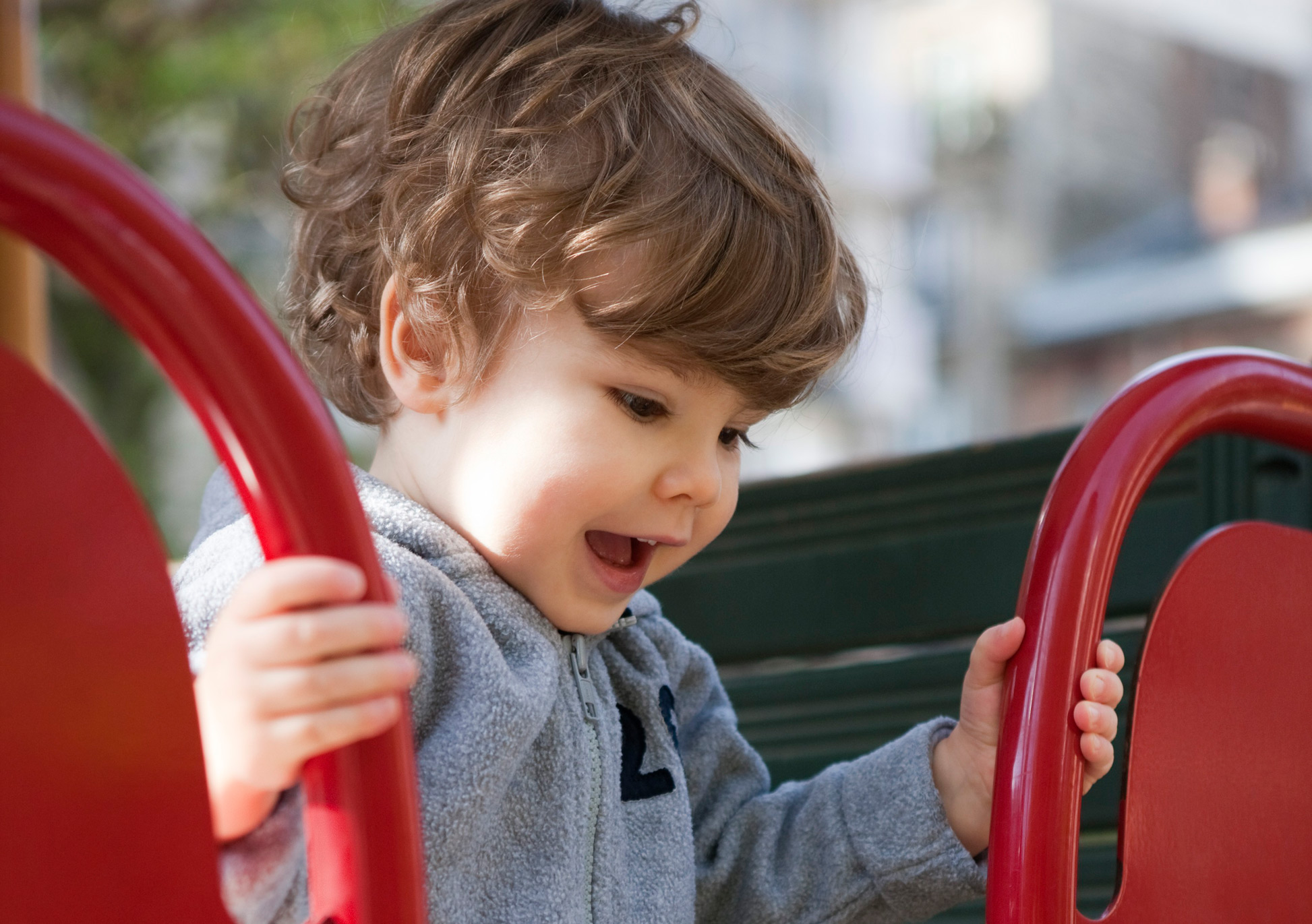 A quel âge on commence à donner un jeu d'éveil à son bébé?