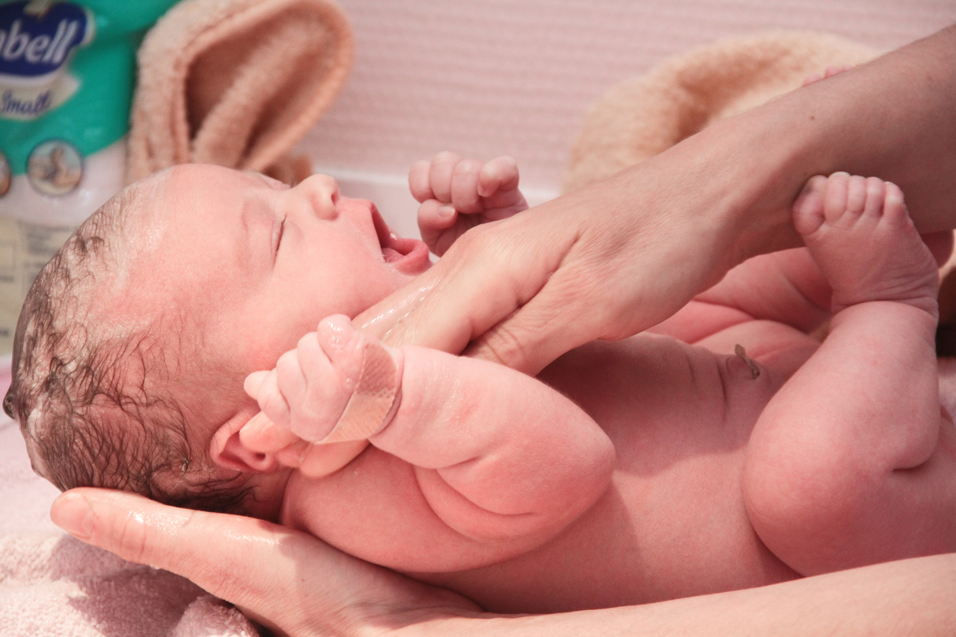 Les bonnes astuces pour couper les ongles de bébé