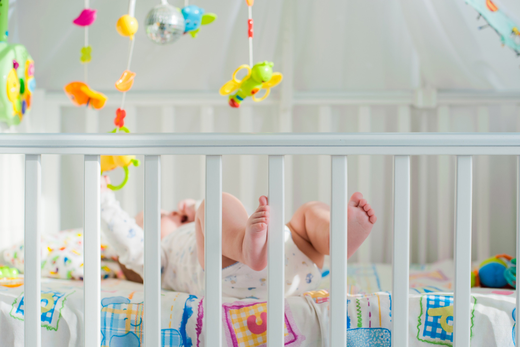 Dormir dans un lit, berceau, quel matériel pour le sommeil 