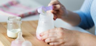 Le 1er biberon de votre bébé: préparation, lavage & stérilisation