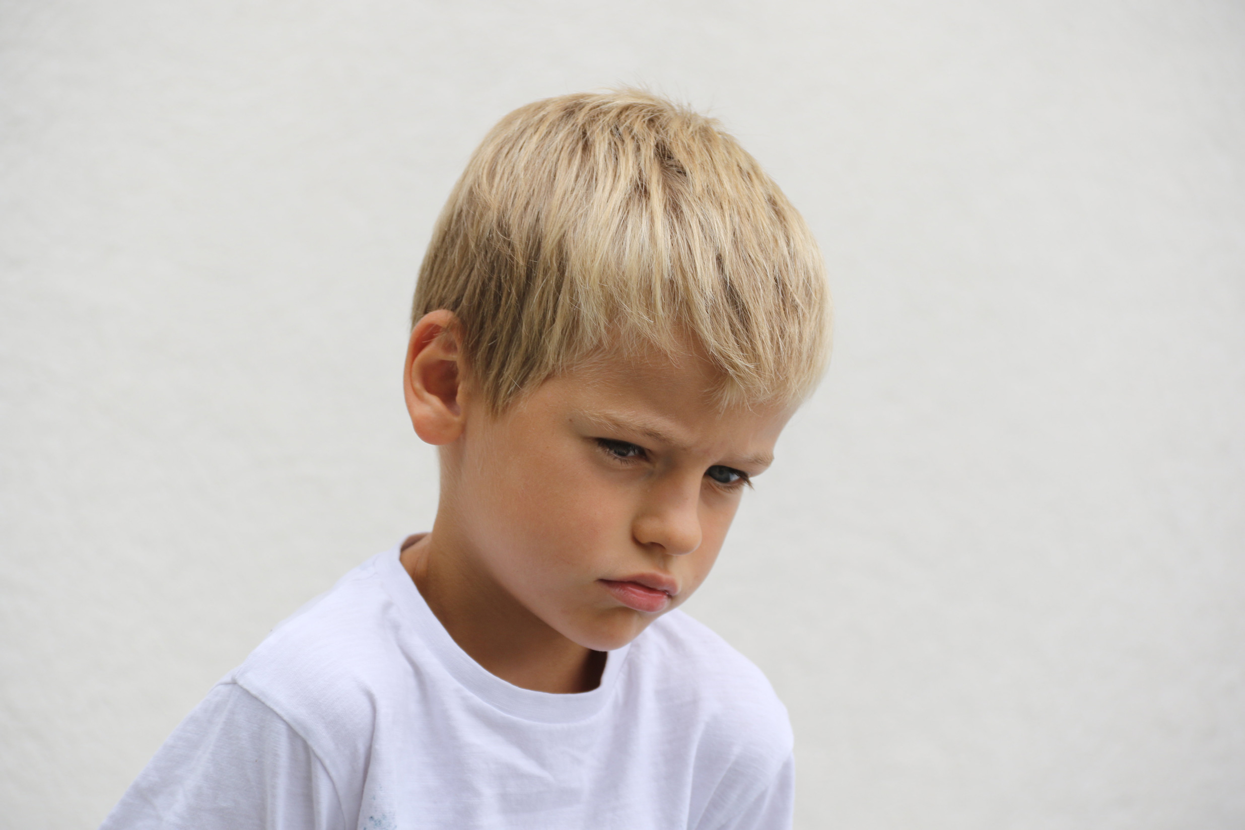 Scolarite Enfant Seul Et Malheureux Mpedia Fr