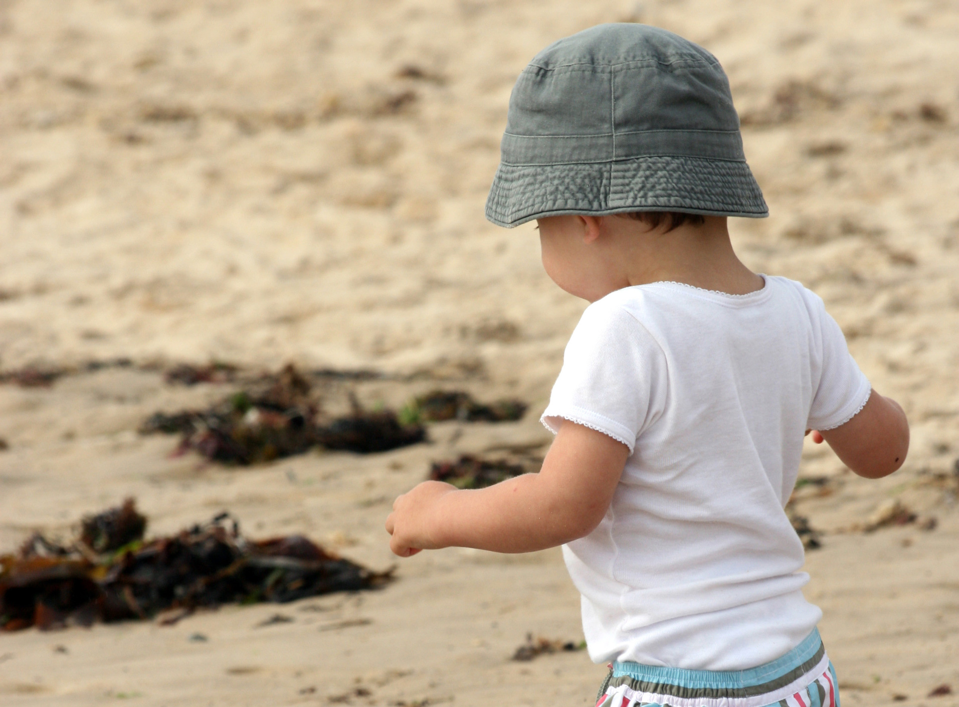Soleil Et Chaleur Les Precautions Avec Bebe Mpedia Fr Soleil Et Chaleur Les Precautions Avec Bebe Mpedia Fr