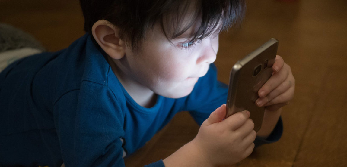 Comment gérer la question du téléphone portable avec votre enfant ? - mon- enfant-et-les-ecrans.fr