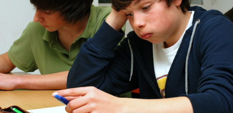 Adolescent échec scolaire