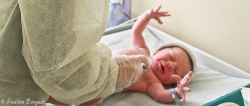 Accueil du bébé : les bonnes pratiques en salle de naissance