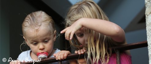 Protégez les jeunes enfants des chocs électriques