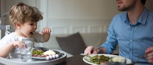 Repas dès 12 mois : comment gérer ce passage ?